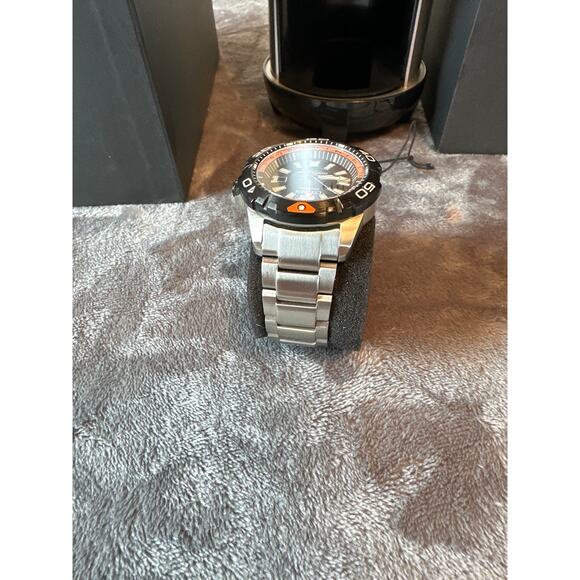 Citizen Promaster BJ7129-56E GMT Diver watch in a unique scuba tank-inspired box - Picture 7 of 10